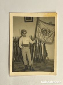 Fotografía antigua: CEUTA MELILLA.., Fotografia Regulares…, joven con Tarbuch y Bandera Española Plus Ultra (h.1960?)